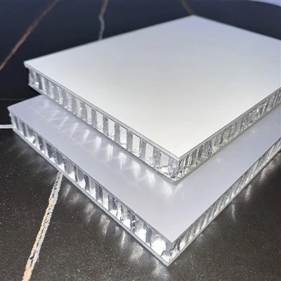 Kontrol Nomor Tahan Api Bunga Timbul Langit-langit Persegi Logam Cladding Panel Langit-langit Aluminium Gedung Kantor