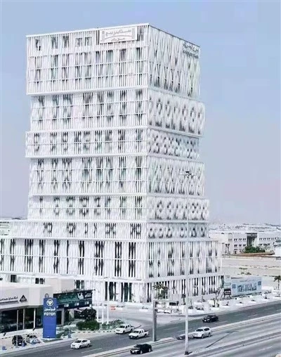 Pusat Perbelanjaan Mewah Hotel Bintang 5 Dekorasi Papan Langit-langit Aluminium Panel Pelapis Dinding Putar